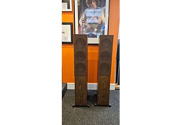 KEF R5 Meta Floorstanding speakers Ex Display - Walnut